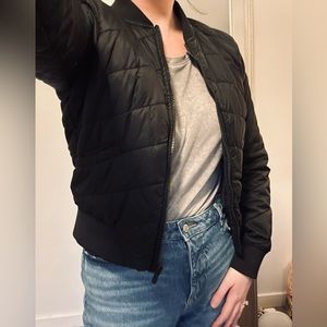 LULULEMON. WOMEN’S SIZE 8. TRENDY BOMBER JACKET.